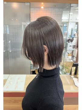 トップヘアー 中庄店(TOP HAIR fuapua) 顔周りレイヤー×切りっぱなしボブ【りり】