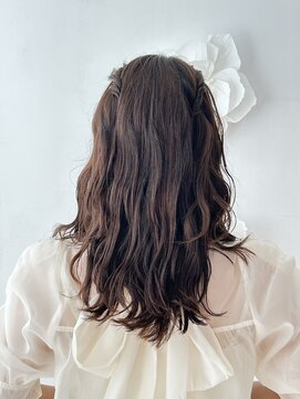 ブルームス アンジュ(Blooms Unge) ウェーブ巻き