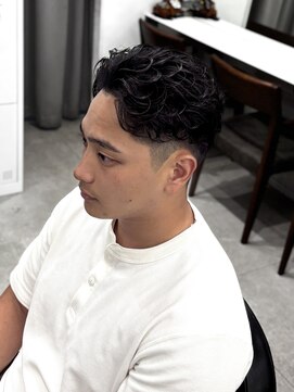 グルーマーズトウキョウ(GROOMER/S TOKYO) ラルフカール フェザーパーマ フェード