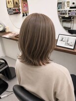 トゥーフー(TO:HU)&nbsp;外ハネ×透明感ベージュ系カラー