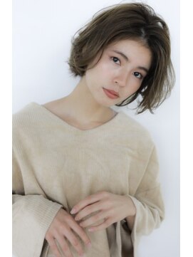 ネオリーブ チロル 横浜西口店(Neolive CiroL.) 秋先取り柔らかベージュ