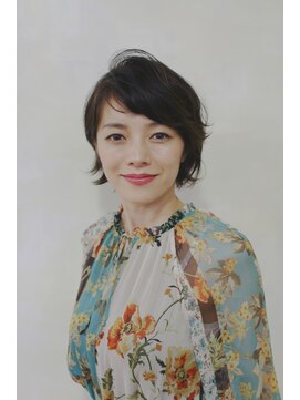 マグノリア(MAGNOLIA) ひし形フォルムの丸みくびれショートレイヤー