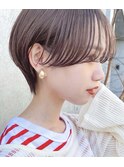 耳掛けショート×暗髪×センターパート