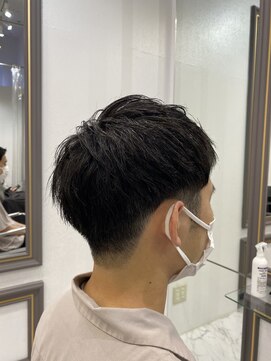 エスカーラ 表参道(THE ESCALA) @shino_ne197/かりあげでスタイリッシュにアップバングヘア