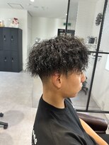 カルロイースタイル(CARLO e-style)&nbsp;ツイストスパイラル波巻きパーマスキンフェード刈り上げマッシュ