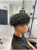 ツイストスパイラル波巻きパーマスキンフェード刈り上げマッシュ