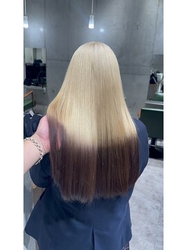 モニカ(MONIQA) ペールベージュ×ブラウン