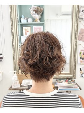 ラグラスヘア(LAGRAS HAIR) 明るめカラーのショートスタイル