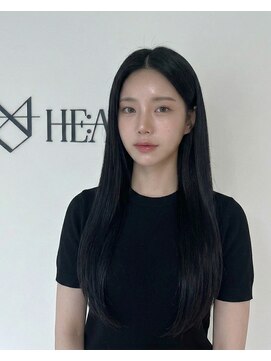 ハーツオオサカ(HE:ARTS OSAKA) 韓国風センターパートロング【梅田】