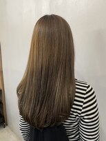 シャロン(SHARON)&nbsp;【SHARON原宿】顔まわりレイヤー×ブリーチありオリーブグレー