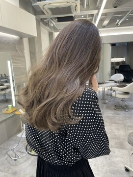 アナ ラーナ(Anna Lanna) 柔らかグレージュヘアー