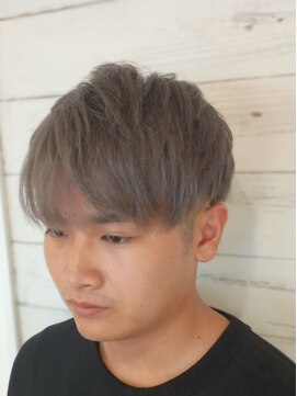 ユノクロワール(juno Croire) ツーブロックソフトマッシュ×アッシュシルバー