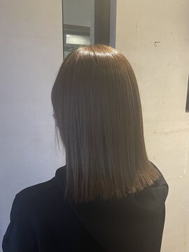 ココカラヘアー ニコ(cococara hair nico) ミディアム/ストレート/ベージュ