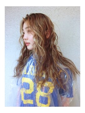 ノラ シブヤ(NORA) ハイライトソバージュデザイン