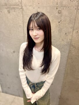 顔まわりレイヤー ストレートヘア セミロング