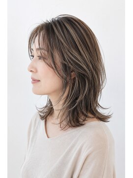 オアシスアヴェダ ザ・ペニンシュラ東京(OASIS AVEDA) 40代ミディアムレイヤー白髪ぼかし透明感ハイライト