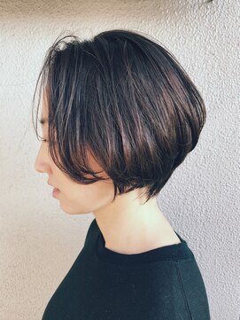 トコノバ(toconova) 長めのバングと透け感で叶えるフレンチムードなハンサムショート