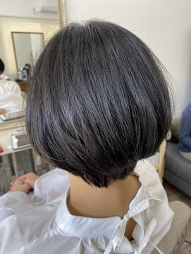 エミー(Emmy) 軽やかショートボブ