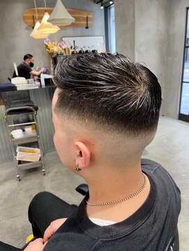 エフエム 明大前(FM) バーバー　ツーブロック/刈り上げ/アップバング/フェード