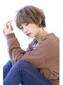 ハンサムショートが可愛いブラウンベージュ