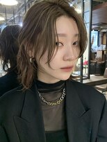 メイカ(MEIKA)&nbsp;【 ミディアムウルフ ×  ブラウンベージュ 】 浅野美紀