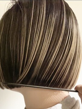 カート バイ デコ(Kurt by DECO) 【小倉修也　切りっぱなしボブライト】