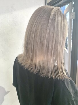 イリ 心斎橋(ili) 【石田幸希】ホワイトベージュ/ハイトーン