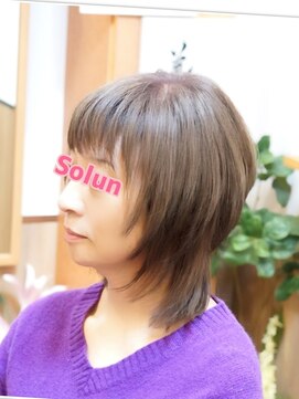 シャイニーソルン 明るいめのオーガニックカラーで白髪ぼかしレイヤースタイル