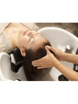 オーガニック商材を使用したヘッドスパで、頭皮と髪を優しくケア◇コリをほぐすことで育毛促進効果も◎