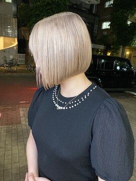 リノ(RLINO) 【名古屋/栄】ボブカット/ブリーチ/ホワイトブロンド