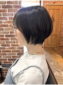 ハンサムショートレイヤーカットミルクティーベージュハイトーン