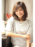 毛先のルーズなワンカールで見せる大人アンニュイミディ