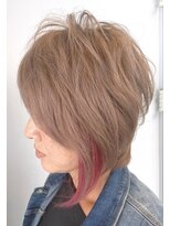 ヘアースタジオ ジェイワン(hair studio J ONE) ミルクティーベージュ　ウルフレイヤー（インナーピンク）