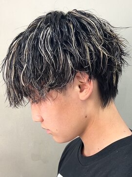 エルマーク(L-MARK) ホワイトハイライトツイストパーマアップバング短髪メッシュ