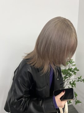 ディッシィ 立川(D'ICI) FUMI~クールなグレージュカラー