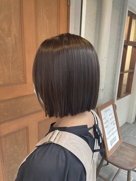 グロスシーループユナイテッド(GROSS C-LOOP UNITED) 切りっぱなしボブインナーカラーブラウンカラーイルミナカラー