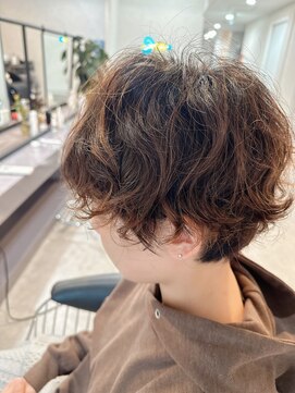 ニィ(2iee.) くしゅくしゅショートパーマ