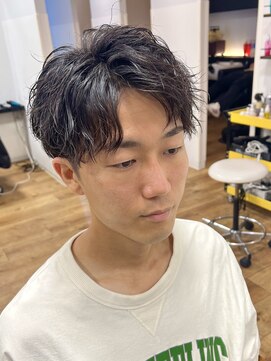 デプト(DEPT.) ツイストスパイラルパーマ/センターパート/バーバー/理容室/佐賀