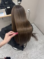 シカ 神戸三宮元町店(Cica)&nbsp;髪質改善トリートメント 艶髪 ベージュ オリーブ 三ノ宮