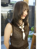 イェン(Yen.)&nbsp;オリーブグレーベージュロングレイヤーカット