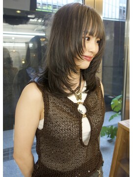 イェン(Yen.) オリーブグレーベージュロングレイヤーカット