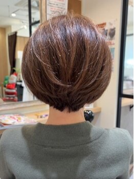 大人女性の髪を美しく魅せるカラーが得意★年齢と共に増える女性ならではのお悩みを一緒に解決しませんか？