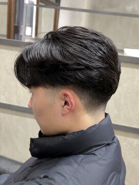 スイッチ(men's SWITCH) 大分センターパートテーパーフェードカットツーブロックショート