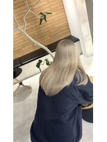 フリーク(FLEEK)&nbsp;髪質改善で艶髪ホワイトミルクティー