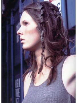 ビスポークヘアードレッシング(bespoke hair dressing) little ember