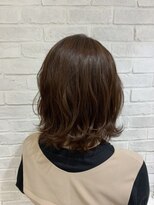 コム(com by neolive)&nbsp;外ハネ ボブスタイル