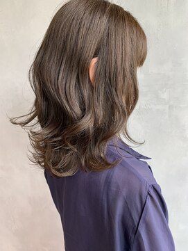 キチ(kichi.) [kichi.] カーキラベンダー×ミディアムヘア