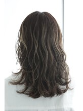 ワンカラーに飽きたかたにおすすめ☆ハイライトカラー☆【新宿】