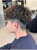 スパイラルパーマツイストパーマアップバング短髪メッシュ