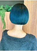 コンパクトなミニボブでブルーカラー/ニュアンスカラー